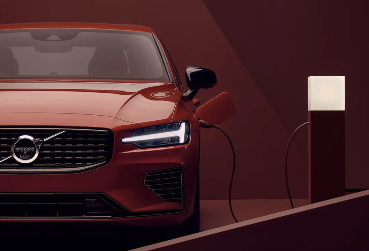 Sedan หรู เครื่อง Hybrid ทรงพลัง โดดเด่นเหนือใคร